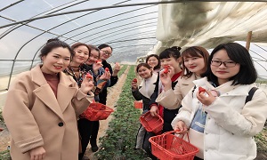 郧阳店开展&ldquo;春风摇曳女神节&rdquo;活动